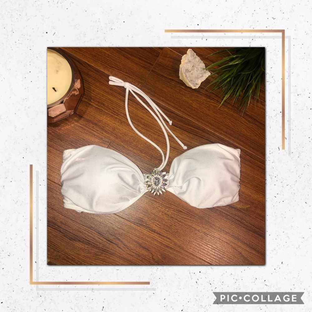 ✨WHITE IRIDESCENT BROACH TIE UP BIKINI TOP ✨